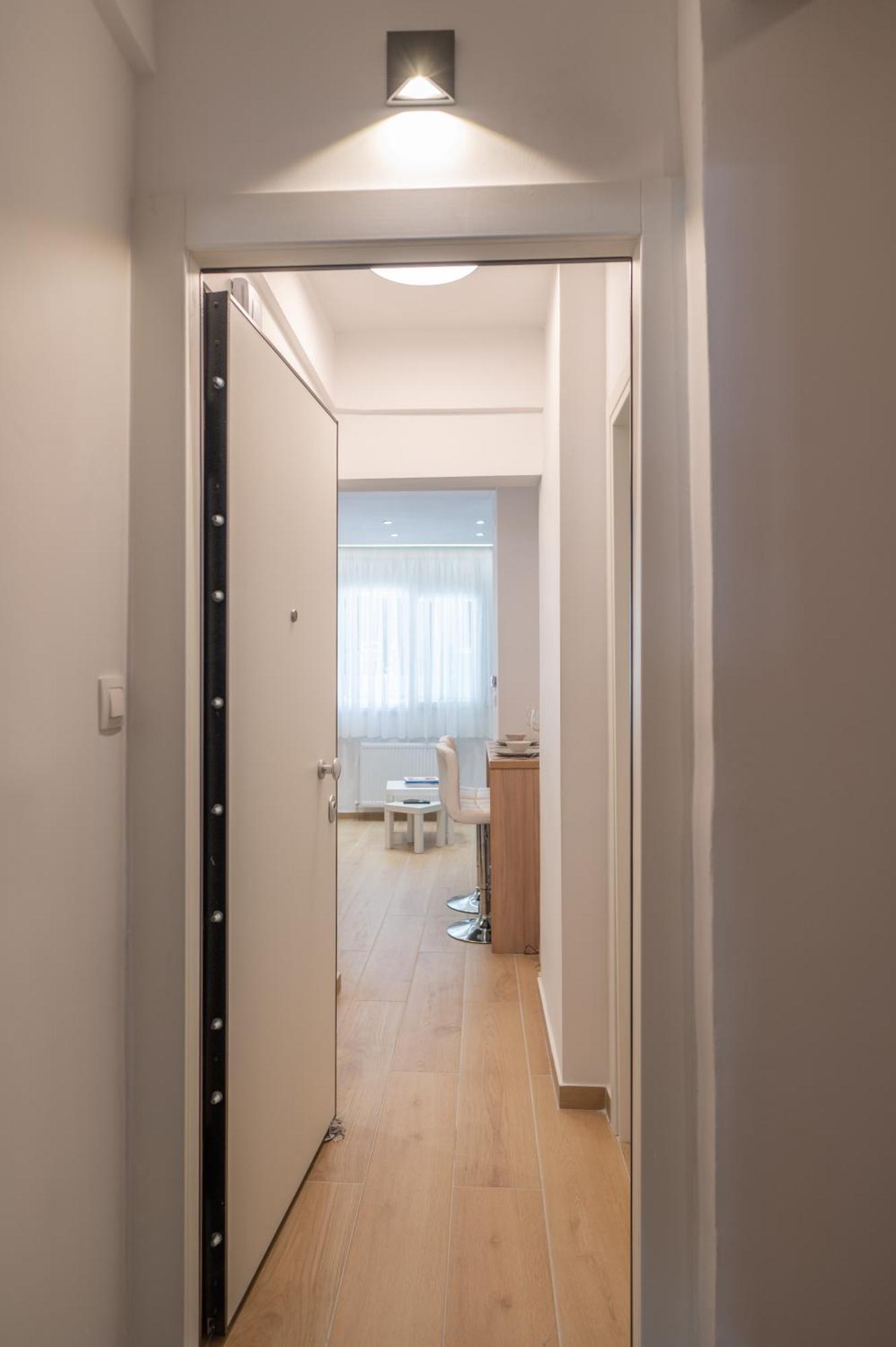 Honey Oak & Cream Patio By Nest Apartment Tesalonika Bagian luar foto