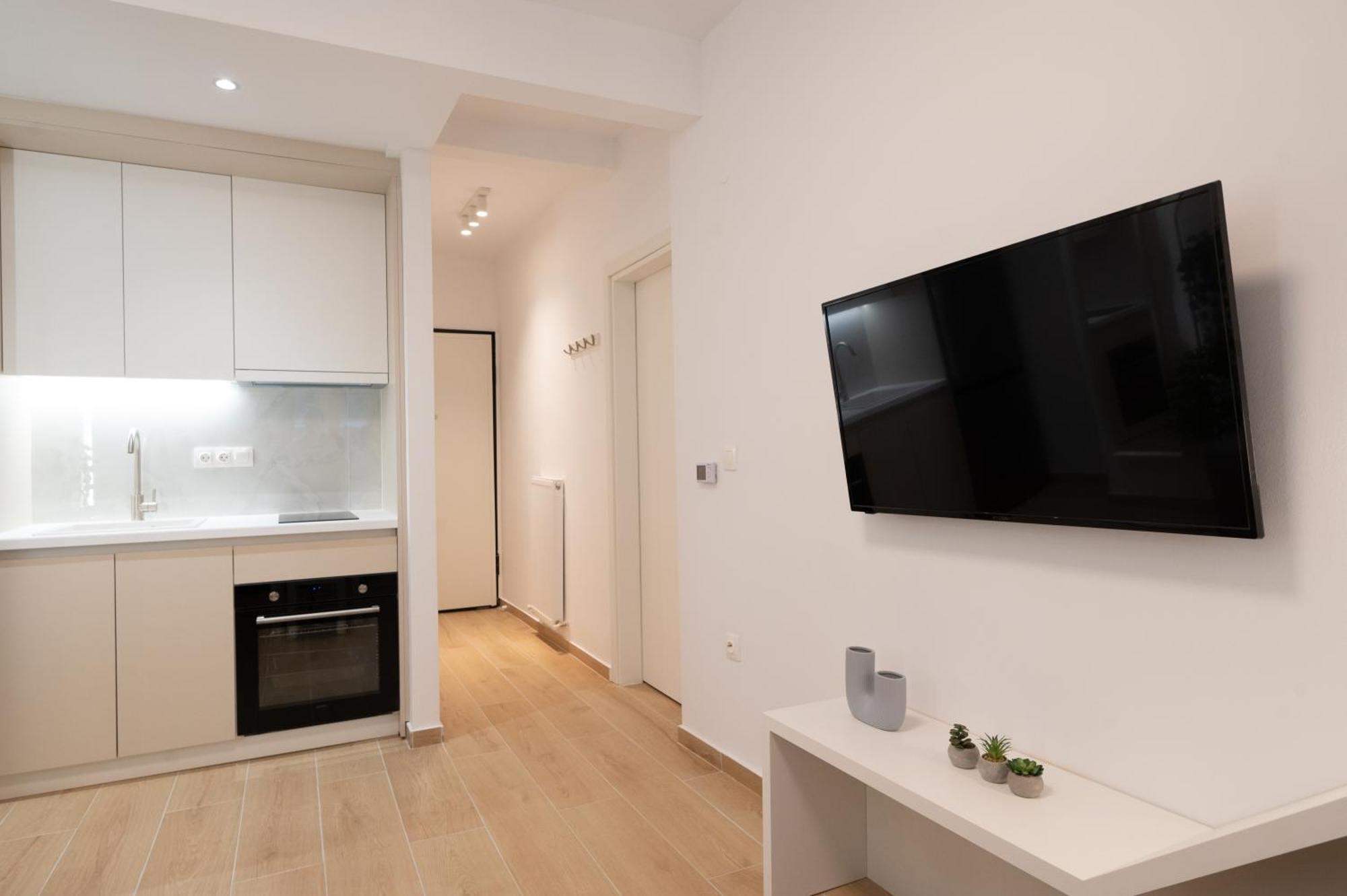 Honey Oak & Cream Patio By Nest Apartment Tesalonika Bagian luar foto