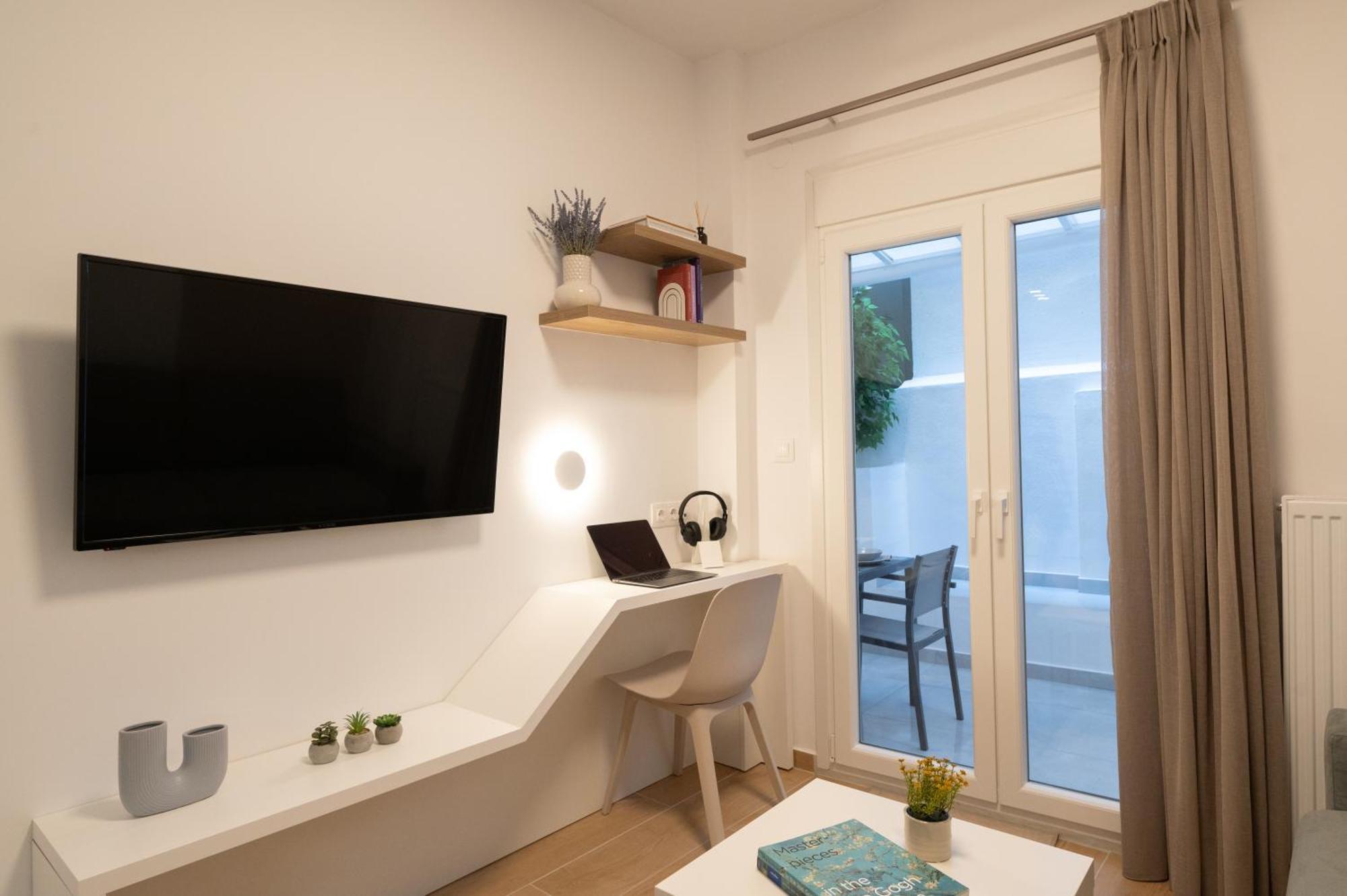 Honey Oak & Cream Patio By Nest Apartment Tesalonika Bagian luar foto