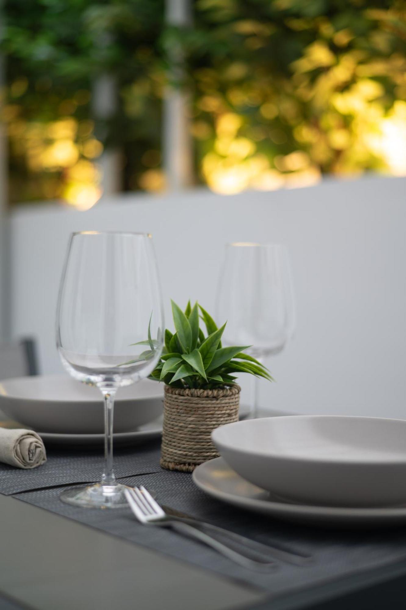 Honey Oak & Cream Patio By Nest Apartment Tesalonika Bagian luar foto